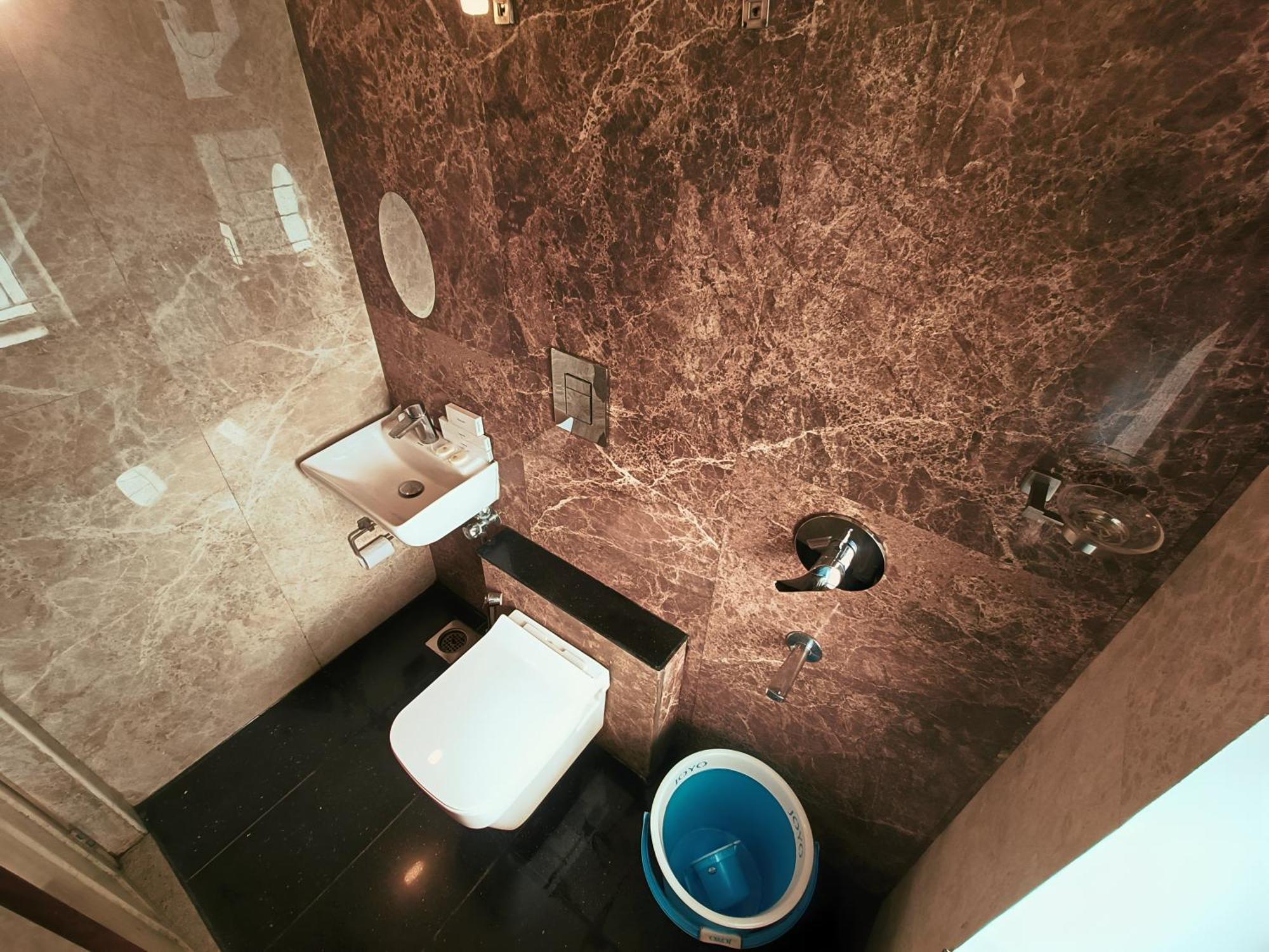 Le Holiday Inn Пондичери Екстериор снимка