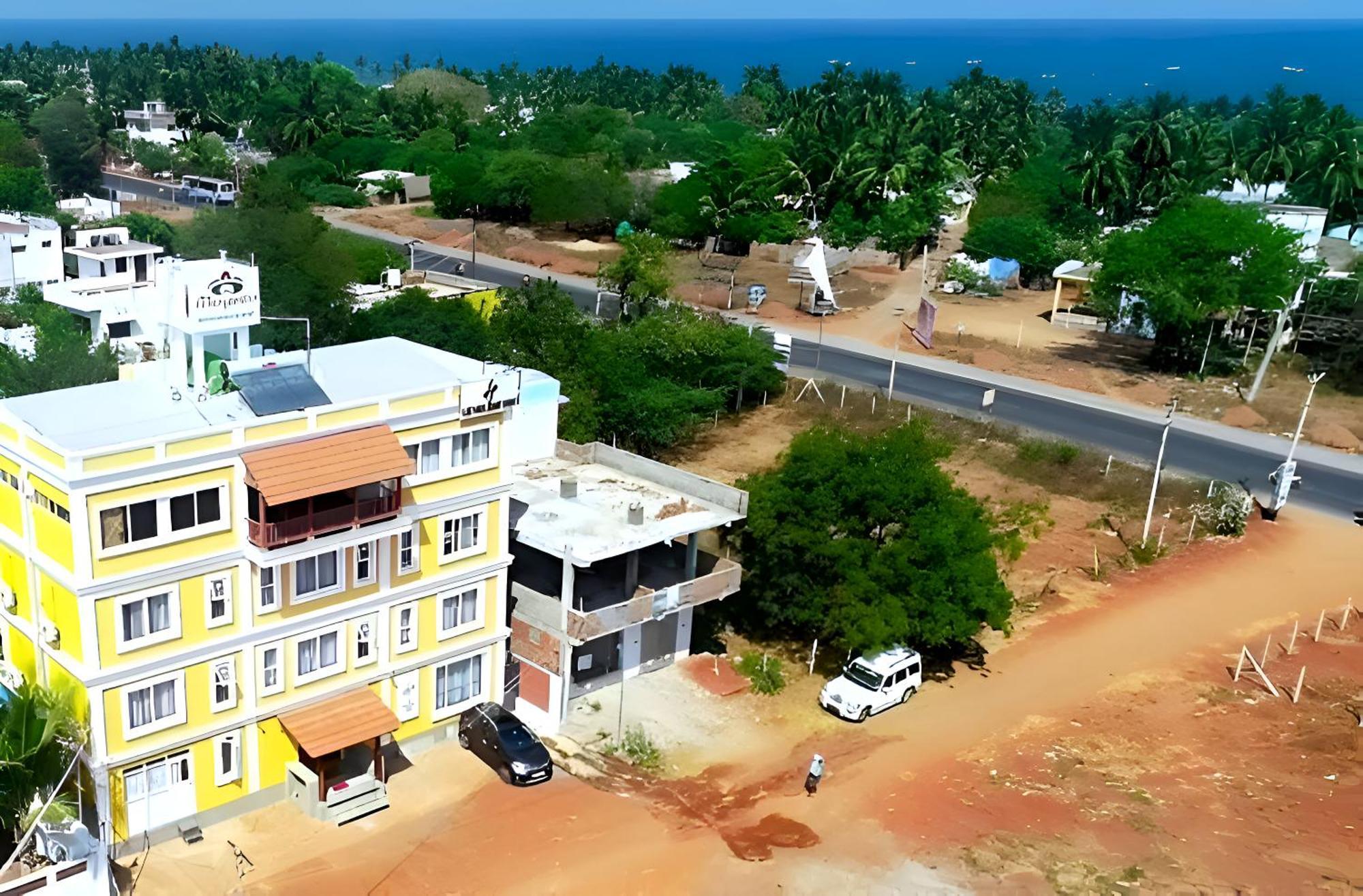 Le Holiday Inn Пондичери Екстериор снимка