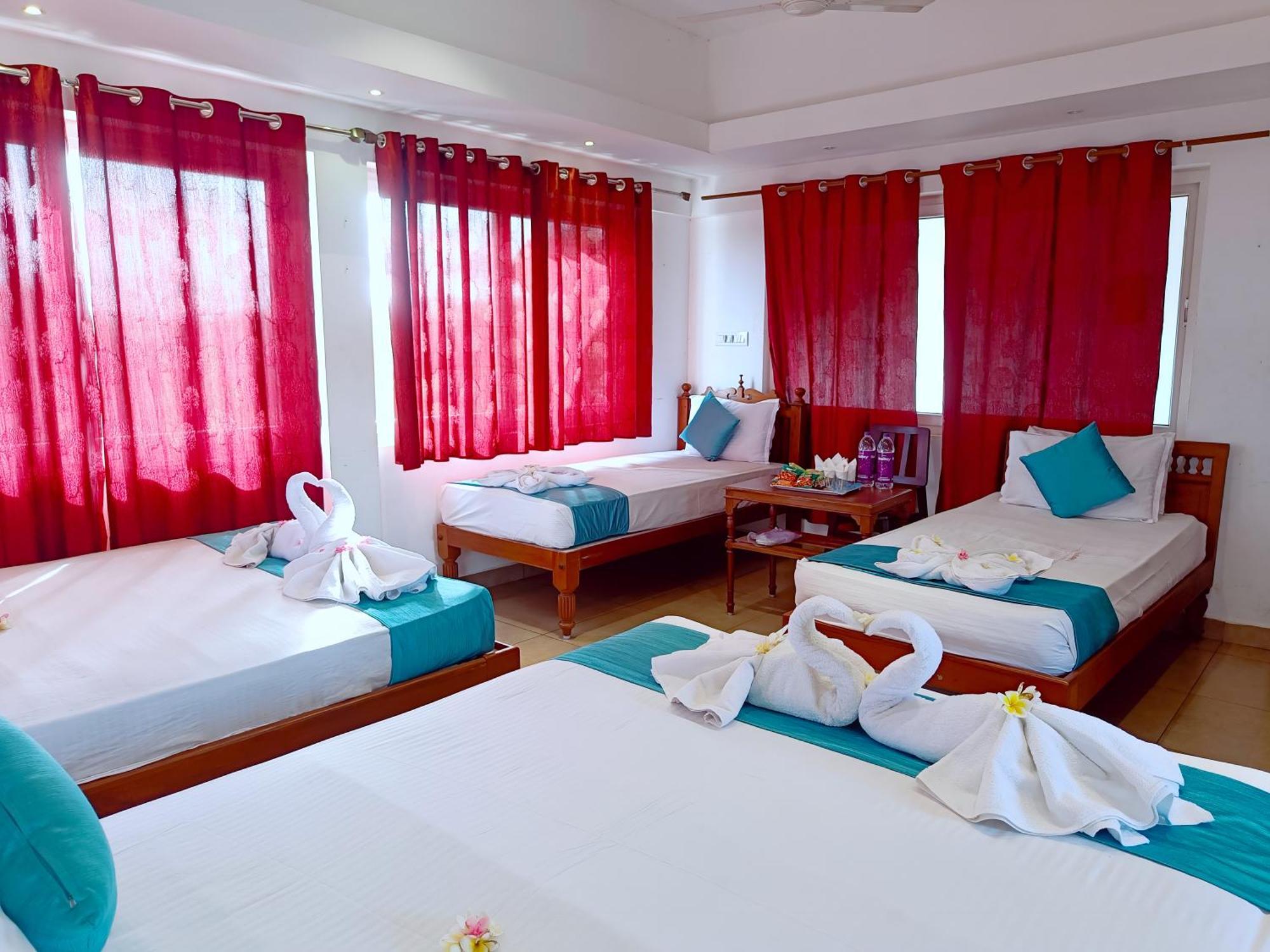 Le Holiday Inn Пондичери Екстериор снимка