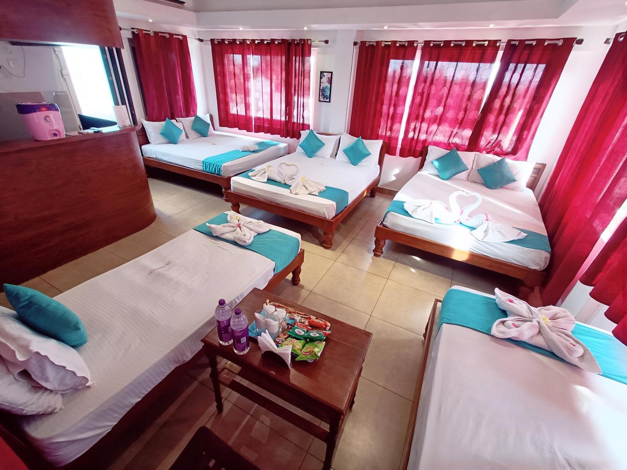 Le Holiday Inn Пондичери Екстериор снимка