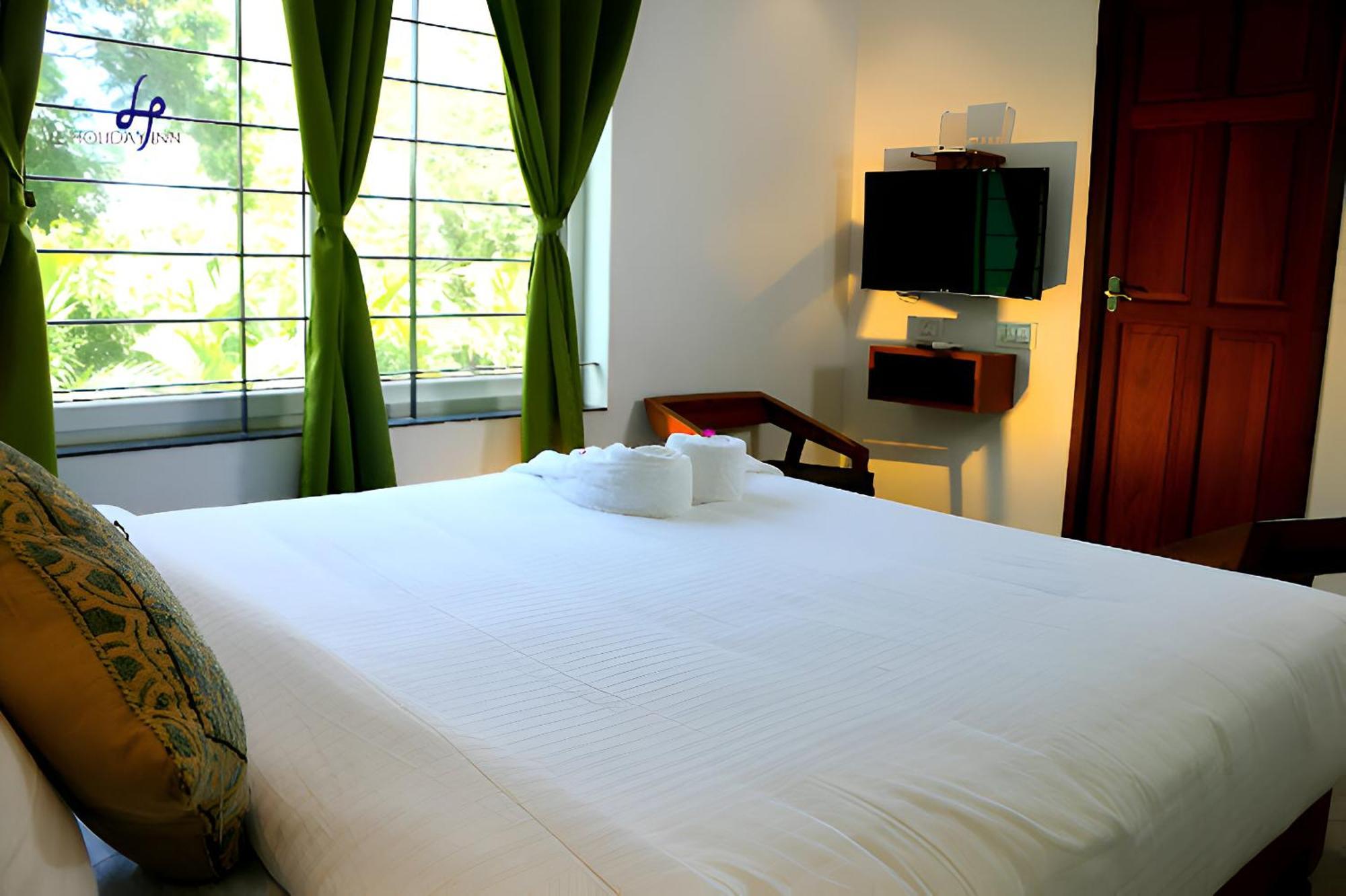 Le Holiday Inn Пондичери Екстериор снимка