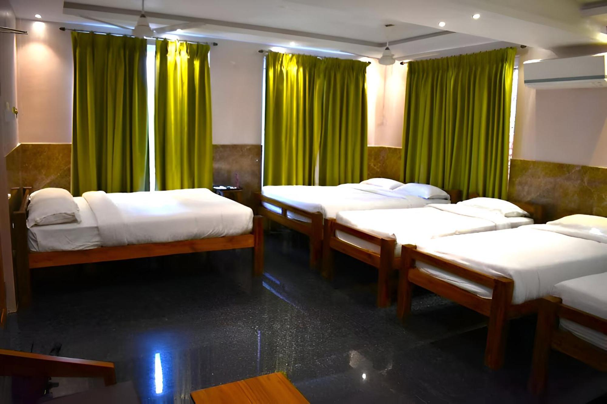 Le Holiday Inn Пондичери Екстериор снимка