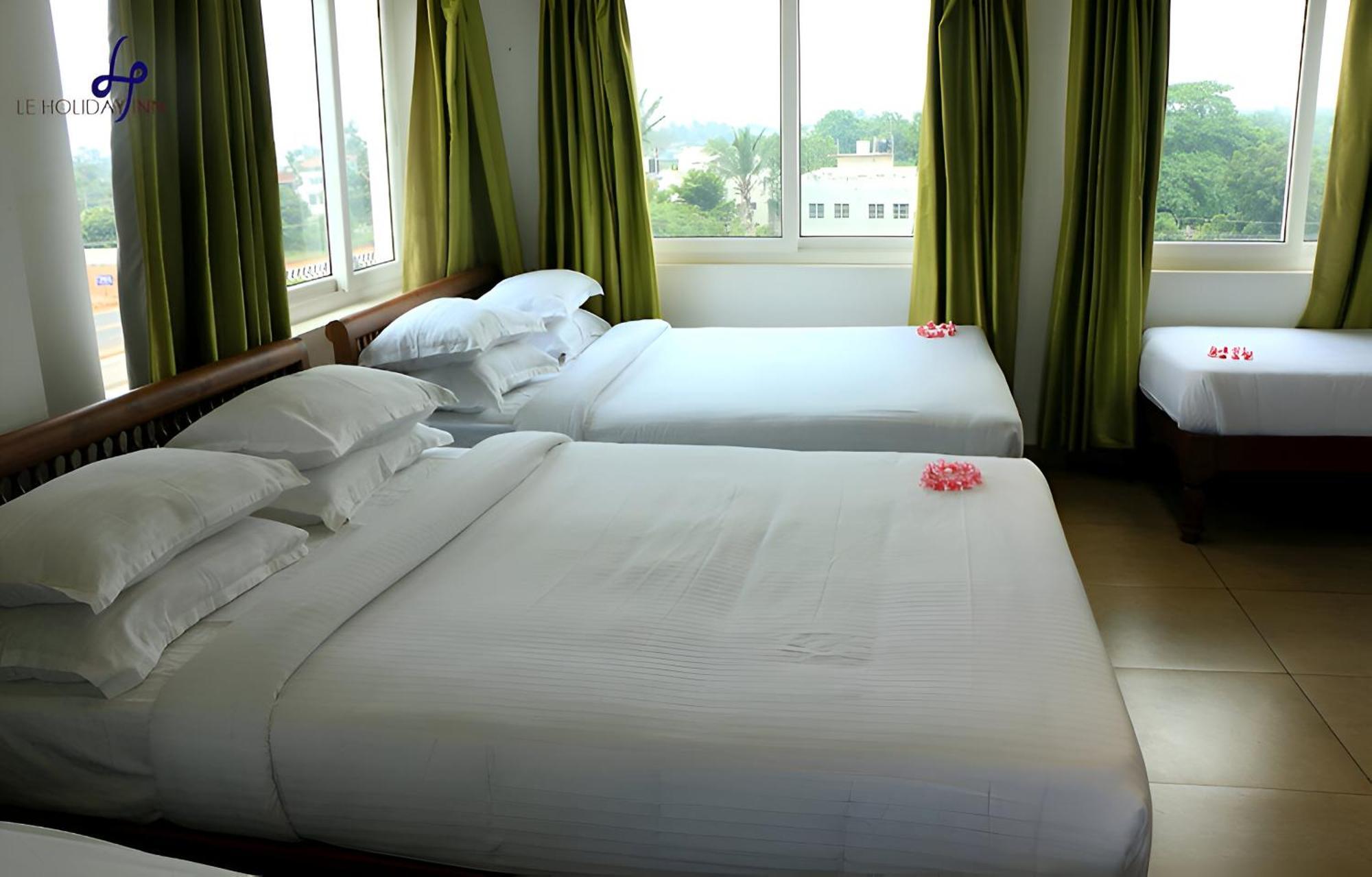 Le Holiday Inn Пондичери Екстериор снимка