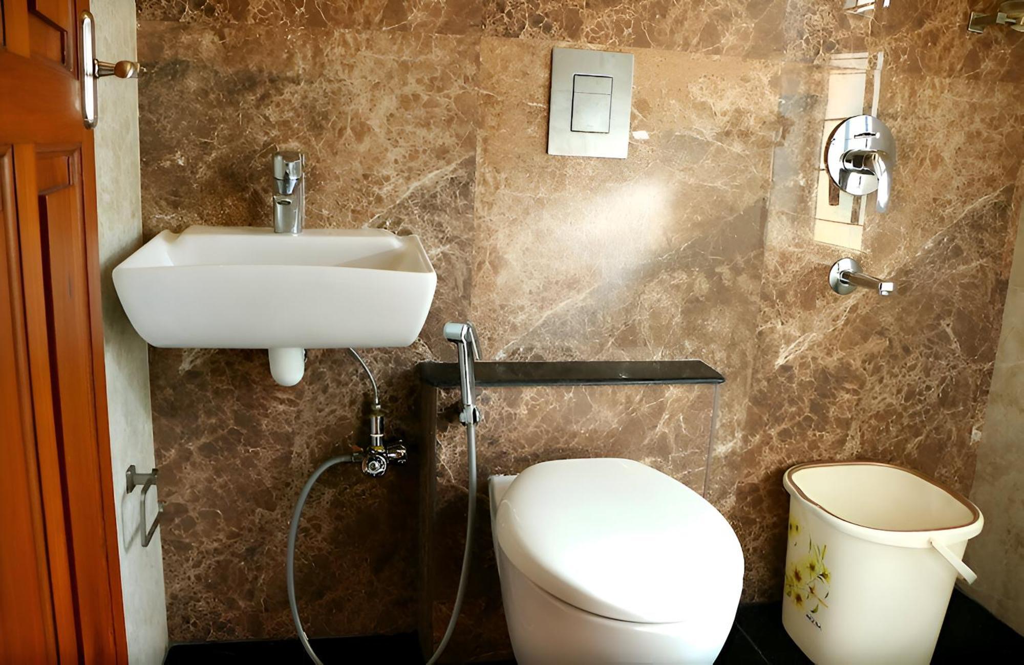 Le Holiday Inn Пондичери Екстериор снимка