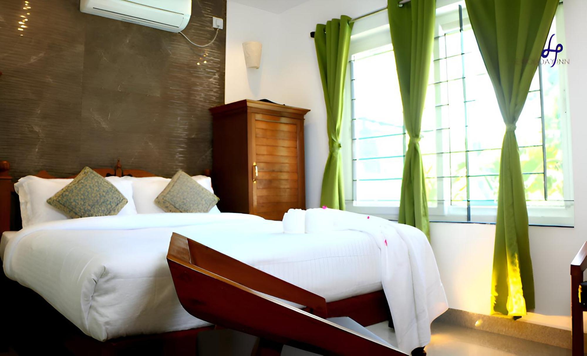 Le Holiday Inn Пондичери Екстериор снимка