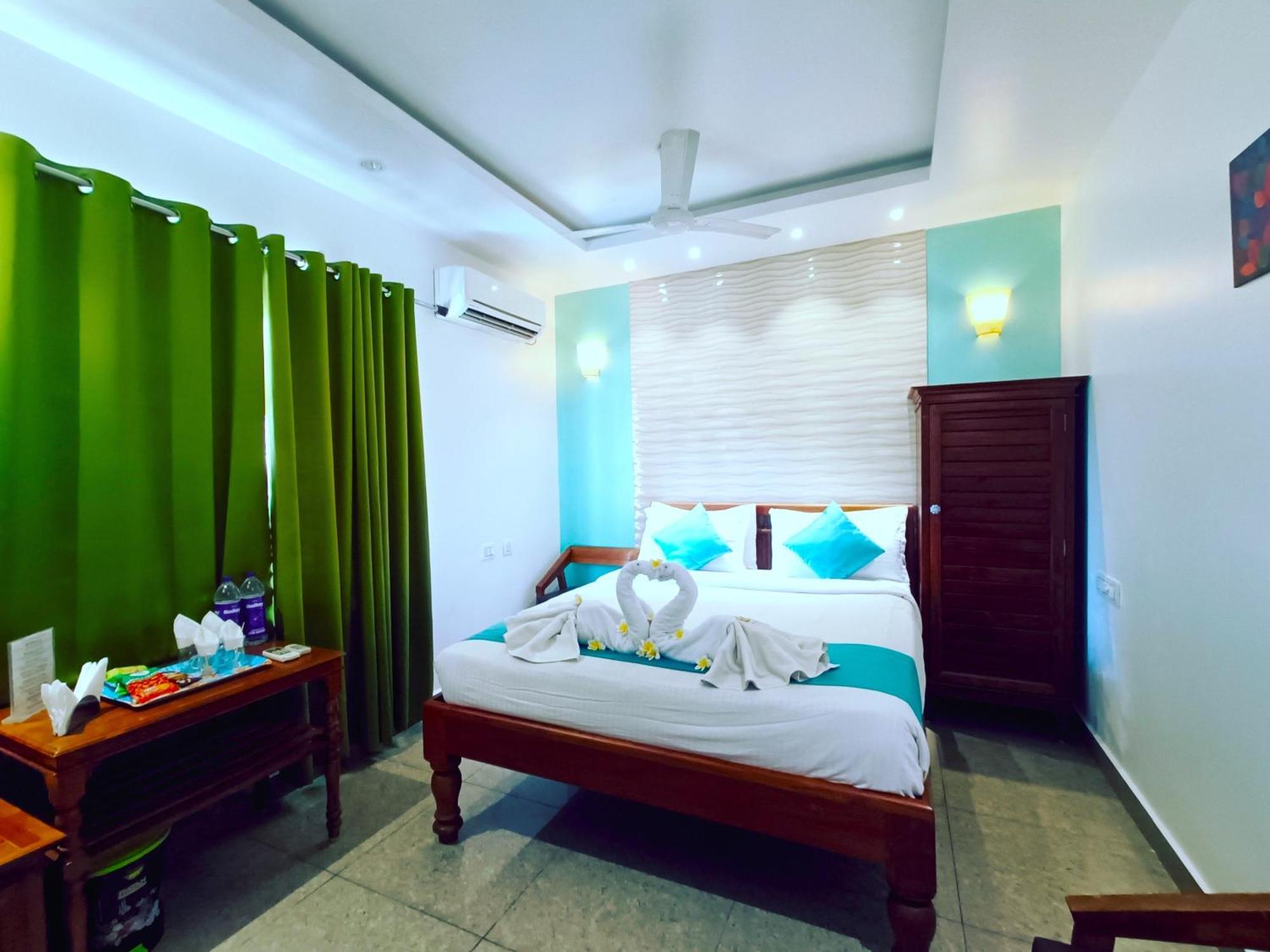Le Holiday Inn Пондичери Екстериор снимка